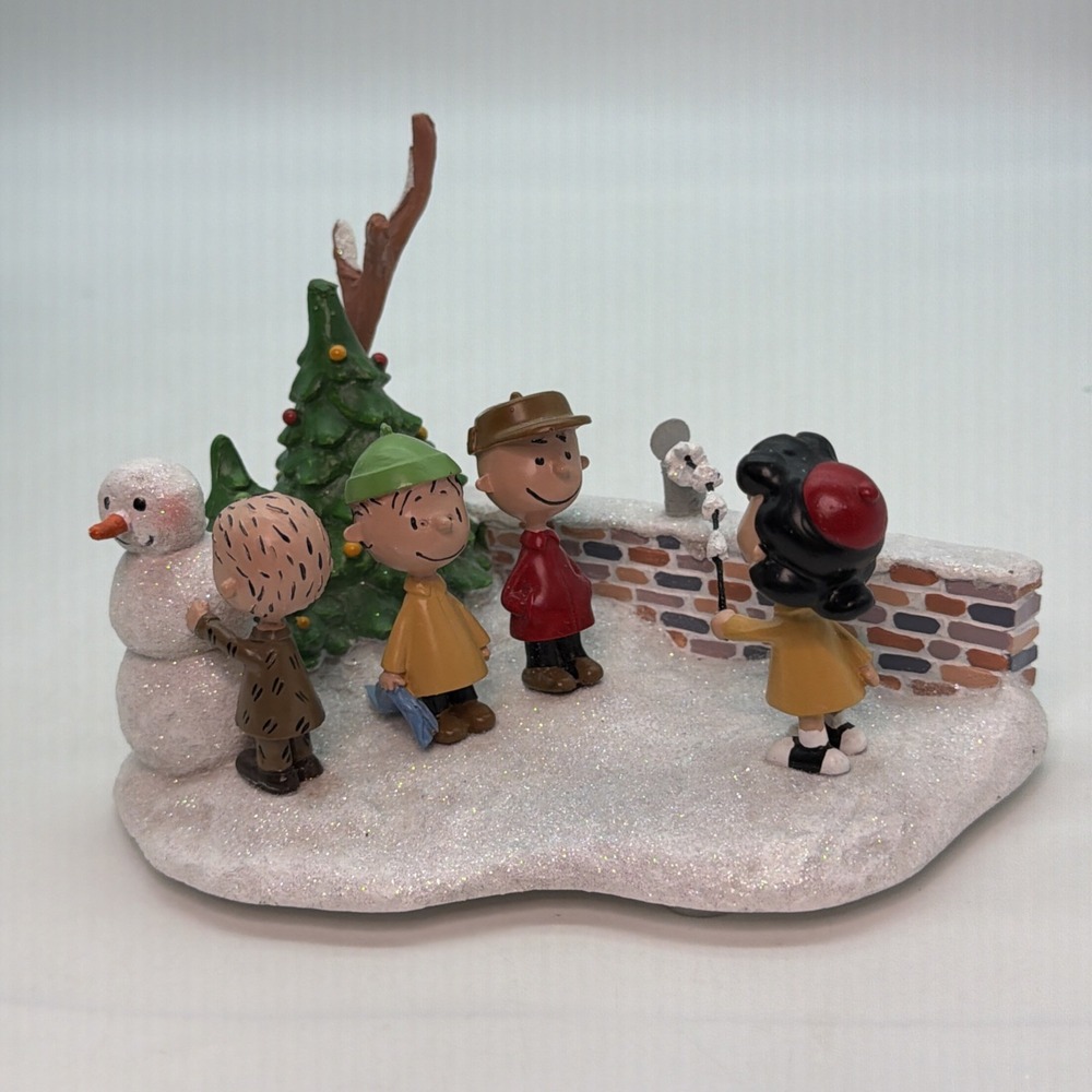 Hawthorne Village Peanuts Christmas village Winter Time Fun 14-01254-008